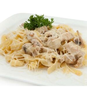 Спагетти с курицей в сметанном соусе 