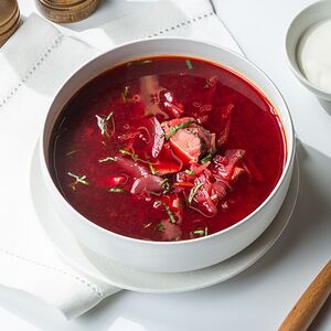 Борщ с говяжьими щёчками