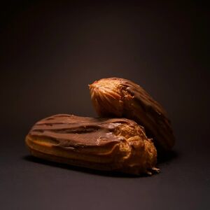 Эклер с кремом на вареной сгущенке