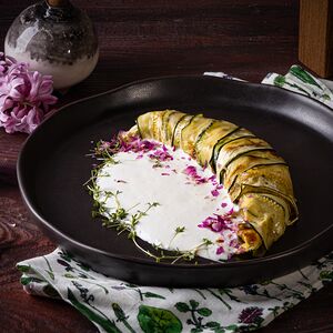 Круассан из кабачка с соусом из постной сметаны