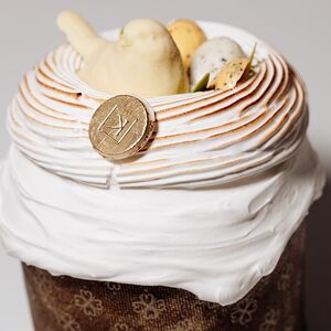 Кулич классический с чернично-лимонным кремом