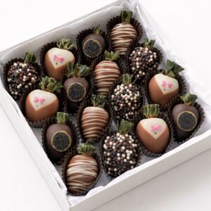 Набор клубники в шоколаде Трио, 16-20 ягод