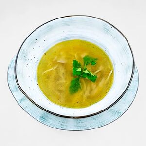 Куриный бульон с лапшой