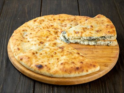 Осетинский пирог с сыром и зеленью (1 кусок)