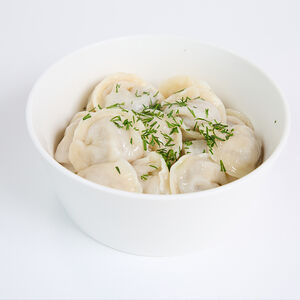 Пельмени с форелью, крабом и креветками
