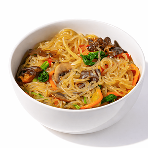 Лапша из батата с курицей и овощами Чапче