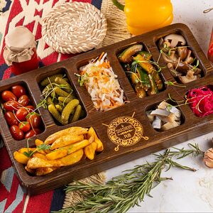 Ассорти из домашних солений