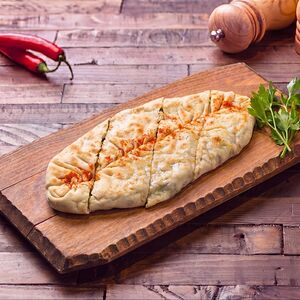 Женгялов хац с зеленью и сыром (Армянская национальная лепешка)