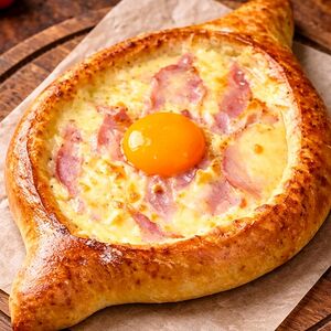 Хачапури по-аджарски с беконом 