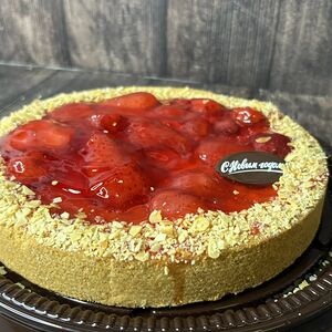 Кростата большая с клубникой