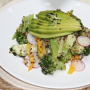 Սագախոտով և ավոկադոյով աղցան