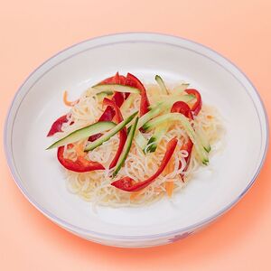 Салат с фунчозой