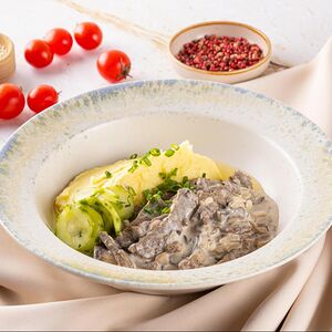 Бефстроганов с картофельным пюре