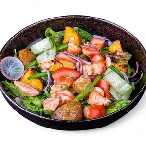 Тёплый салат с лососем