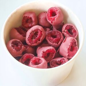 Замороженная малина в шоколаде Руби с взрывной карамелью