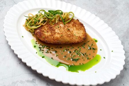 Хрустящий цыпленок с соусом эстрагон