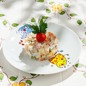 Салат Оливье с лососем и сметаной