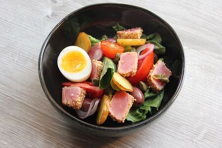 Cалат Нисуаз с тунцом