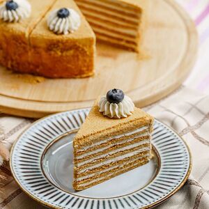 Пирожное Медовик