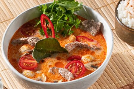 Том ям с говядиной на кокосовом молоке