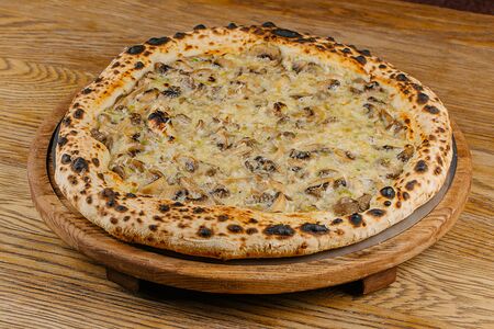 Пицца грибная на белом соусе 25 см