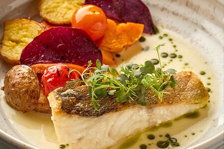 Судак с печеными овощами и лимонно-сливочным муссом