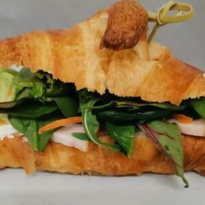 Круассан с ветчиной