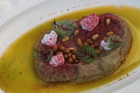 Мезе из печеного баклажана с кедровым орехом
