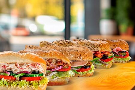 Ланч из пяти разных сэндвичей: Индейка, Острый Итальянский, Ветчина, Морепродукты, Курица Барбекю