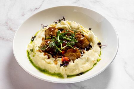 Тефтели со шпинатом и картофельным пюре 