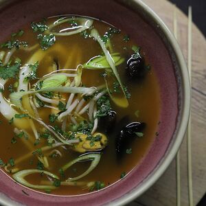 Тайский суп с морепродуктами