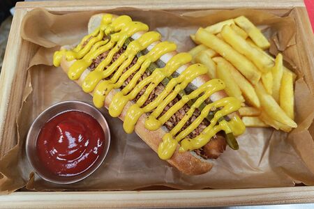 Хот-дог с колбаской свинина-говядина