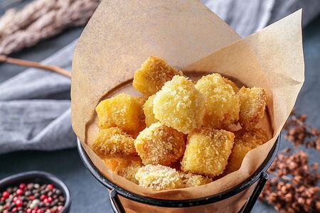 Копченый сулугуни в панировке 