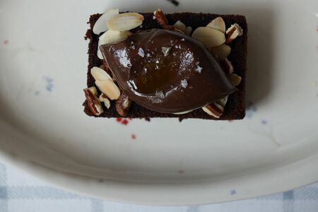 Шоколадный ганаш, бисквит