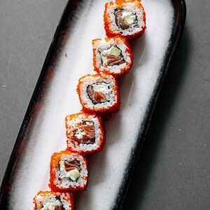 Ролл калифорния с лососем