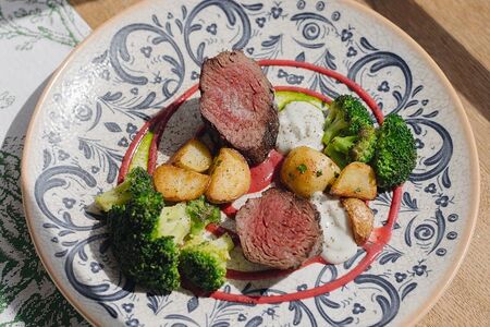 Медальоны из телячьей вырезки