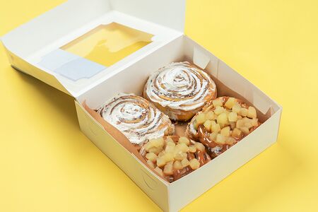 Набор 4 больших (2 с корицей, 2 с яблоком и карамелью)