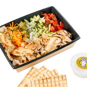 Шаверма Чемпион на тарелке без картофеля фри