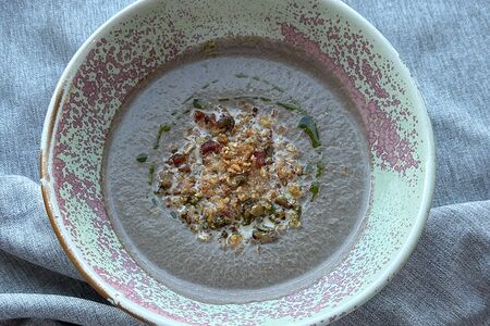 Крем из шампиньонов с беконом и груздями