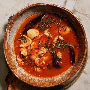 Томатный суп с морепродуктами