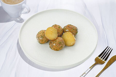 Картофель молодой с укропом