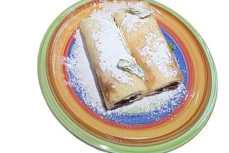 Блинчики с Нуттелой, клубникой и сливочным сыром