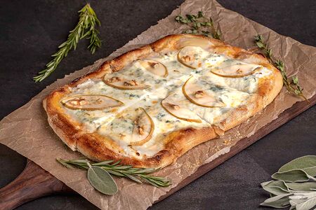 Пицца груша с горгонзолой