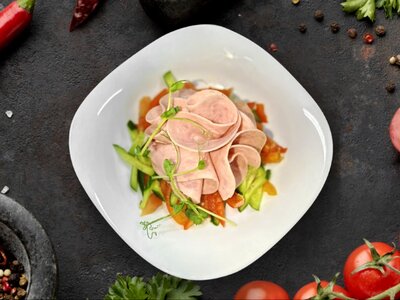 Салат с ветчиной и овощами