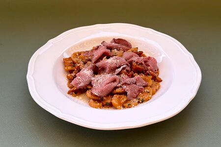 Ньокки с ростбифом и печеным сельдереем