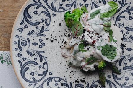 Судак, запеченный с каперсами