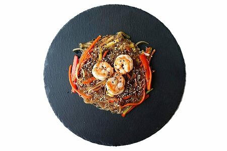 Фунчоза с креветками в устричном соусе
