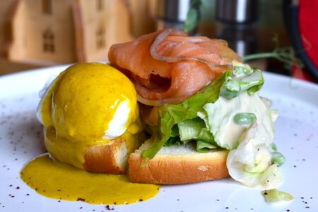 Яйца Бенедикт с лососем