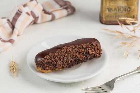 Эклер с заварным кремом