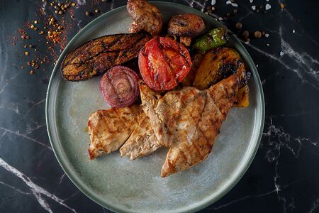 Филе куриное с овощами гриль